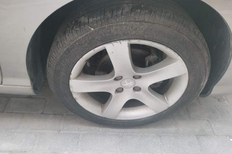 Used Peugeot 408 2013 2.0L Automatic Comfort Edition Right Front Wheel Hub