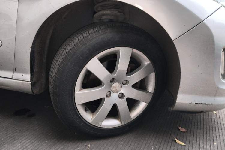 Used Peugeot 408 2013 1.6L Automatic Comfort Edition Right Front Wheel Hub