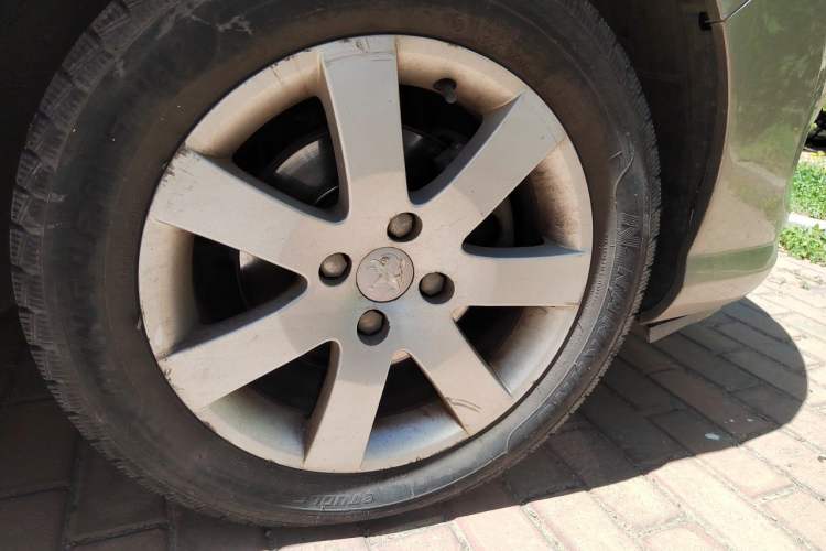 Used Peugeot 408 2013 1.6L Automatic Comfort Edition Right Front Wheel Hub