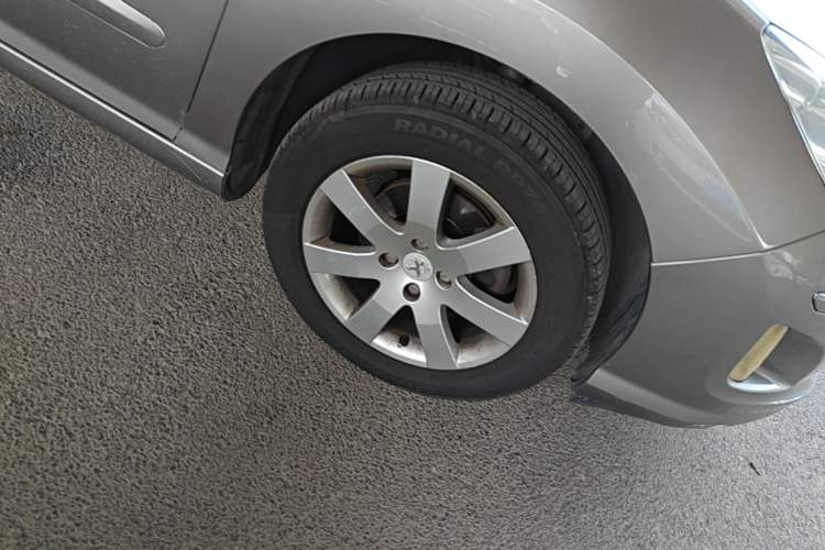 Used Peugeot 408 2013 1.6L Manual Comfort Edition Right Front Wheel Hub