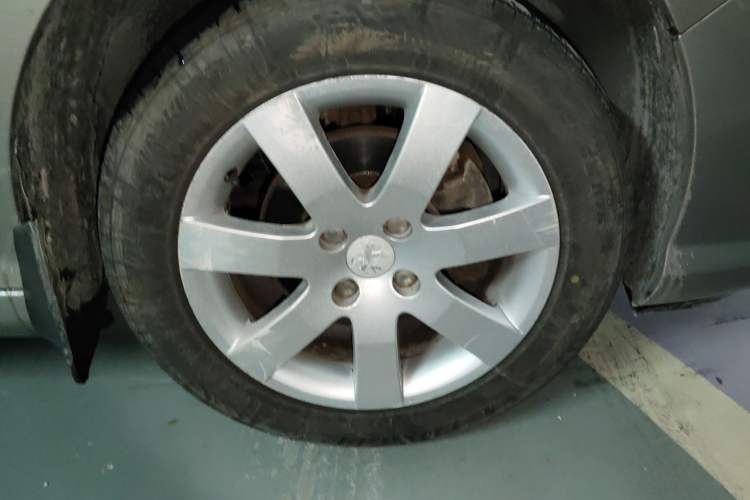 Used Peugeot 408 2013 1.6L Automatic Comfort Edition Right Front Wheel Hub