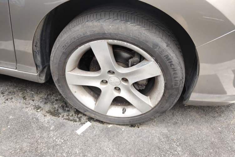 Used Peugeot 408 2013 2.0L Automatic Comfort Edition Right Front Wheel Hub