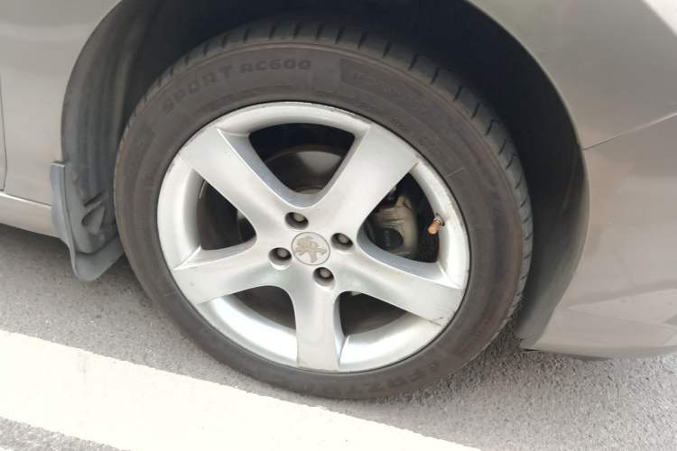 Used Peugeot 408 2013 2.0L Connected Car Luxury Edition Right Front Wheel Hub