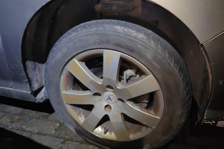 Used Peugeot 408 2013 1.6L Manual Comfort Edition Right Front Wheel Hub