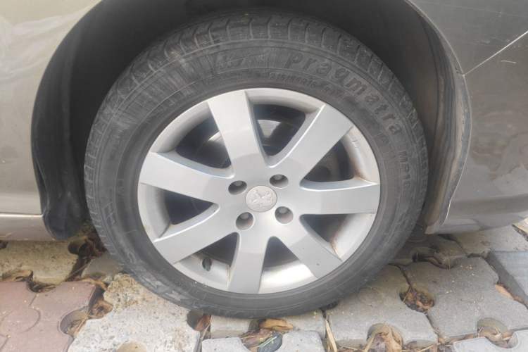 Used Peugeot 408 2013 1.6L Automatic Comfort Edition Right Front Wheel Hub