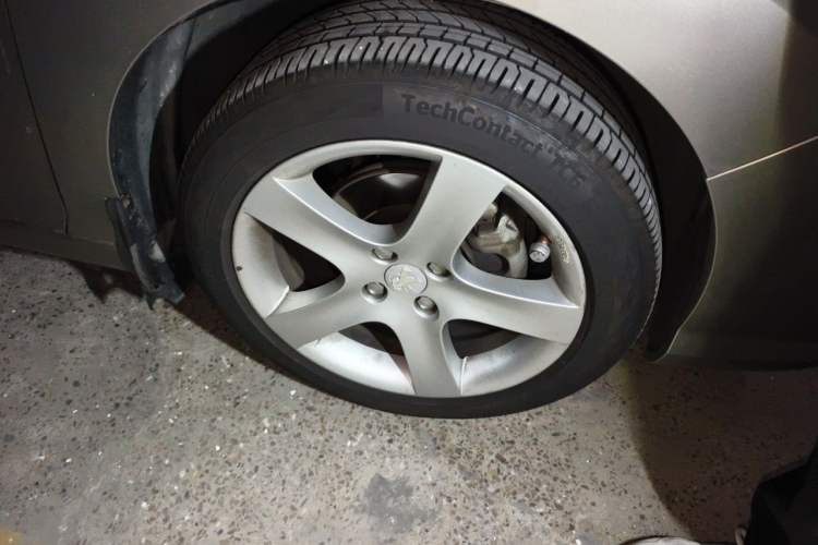 Used Peugeot 408 2013 2.0L Automatic Comfort Edition Right Front Wheel Hub