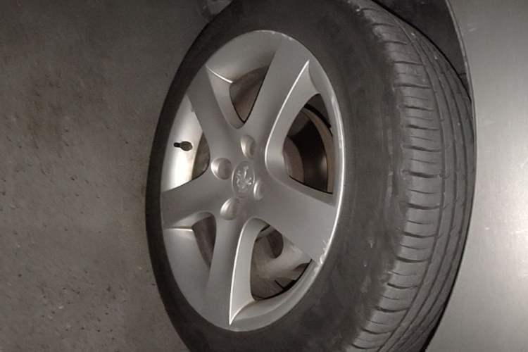 Used Peugeot 408 2013 2.0L Automatic Comfort Edition Right Front Wheel Hub