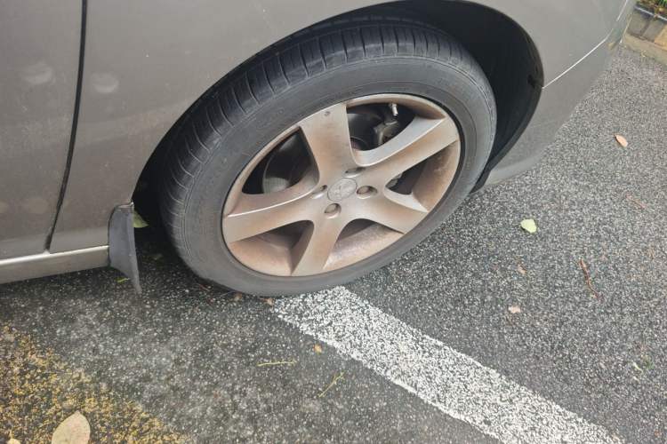 Used Peugeot 408 2013 2.0L Automatic Comfort Edition Right Front Wheel Hub