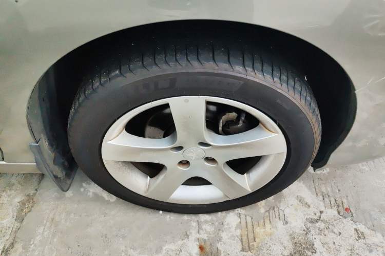 Used Peugeot 408 2013 2.0L Automatic Comfort Edition Right Front Wheel Hub