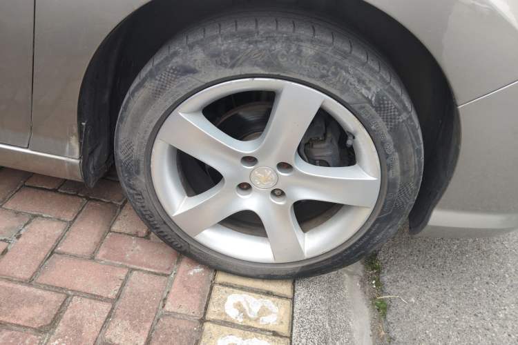 Used Peugeot 408 2013 2.0L Automatic Comfort Edition Right Front Wheel Hub