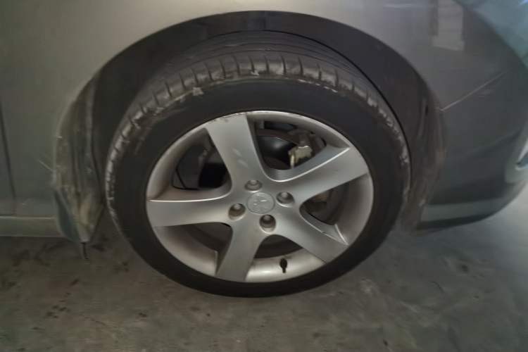 Used Peugeot 408 2013 2.0L Automatic Comfort Edition Right Front Wheel Hub