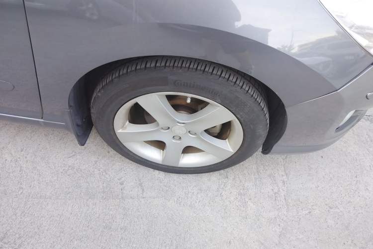 Used Peugeot 408 2013 2.0L Automatic Comfort Edition Right Front Wheel Hub
