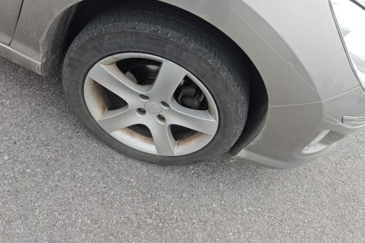 Used Peugeot 408 2013 2.0L Manual Comfort Edition Right Front Wheel Hub