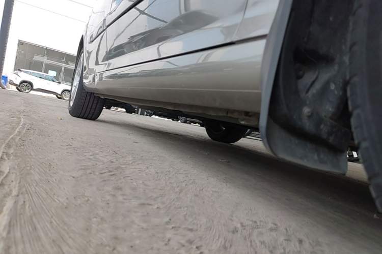 Used Peugeot 408 2013 2.0L Automatic Luxury Edition Right Side Sill