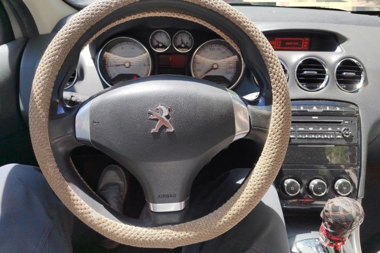 Used Peugeot 408 2013 1.6L Automatic Comfort Edition Steering Wheel