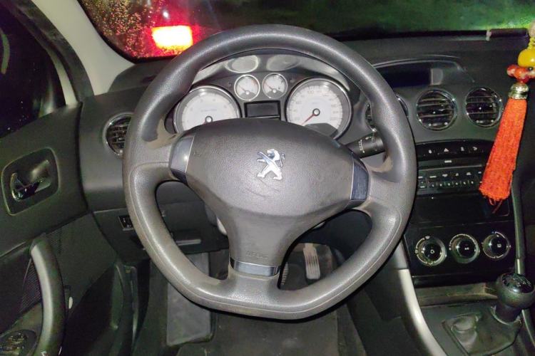 Used Peugeot 408 2013 1.6L Manual Comfort Edition Steering Wheel