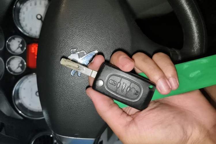 Used Peugeot 408 2013 2.0L Manual Comfort Edition Vehicle Key