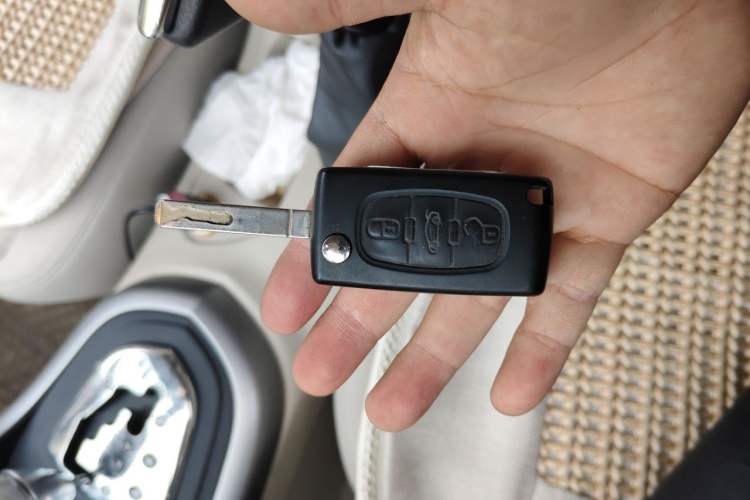 Used Peugeot 408 2013 2.0L Automatic Comfort Edition Vehicle Key