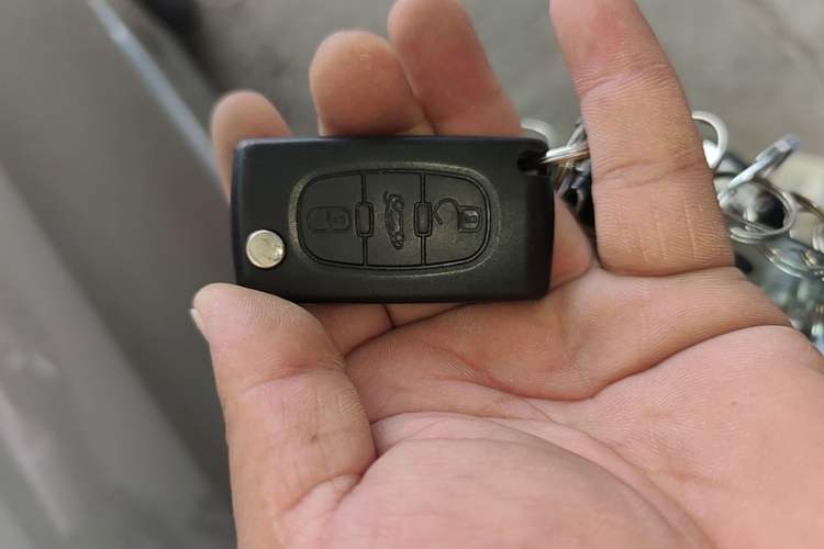 Used Peugeot 408 2013 2.0L Automatic Luxury Edition Vehicle Key