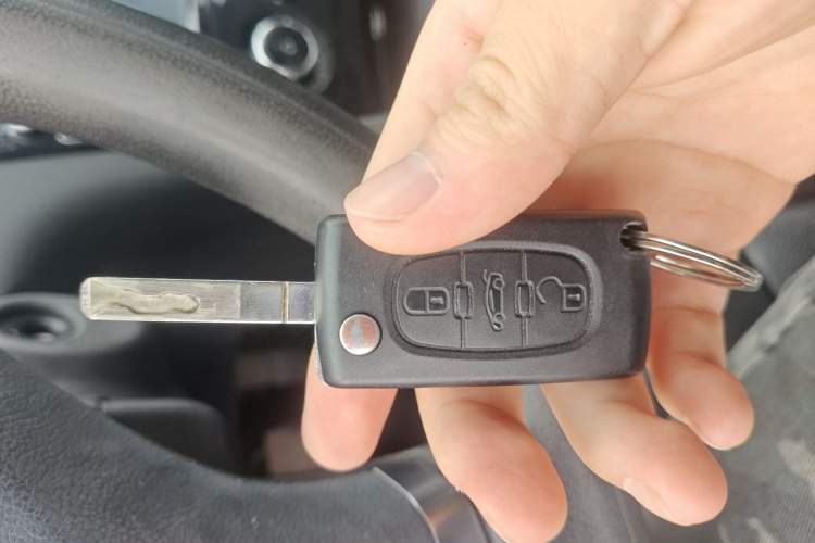 Used Peugeot 408 2013 2.0L Manual Comfort Edition Vehicle Key