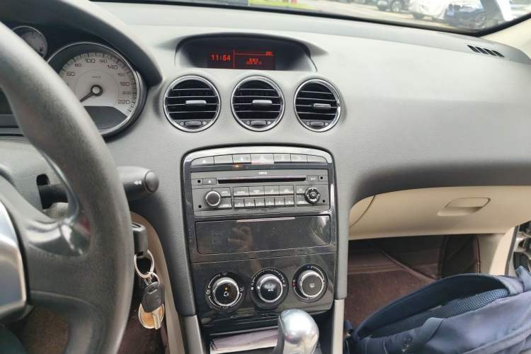 Used Peugeot 408 2013 2.0L Automatic Comfort Edition Audio And AC Panel
