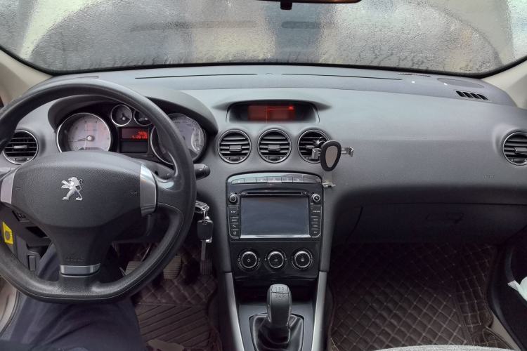 Used Peugeot 408 2013 2.0L Manual Comfort Edition Center Console
