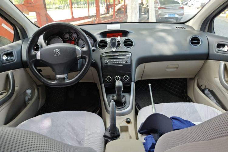 Used Peugeot 408 2013 2.0L Manual Comfort Edition Center Console