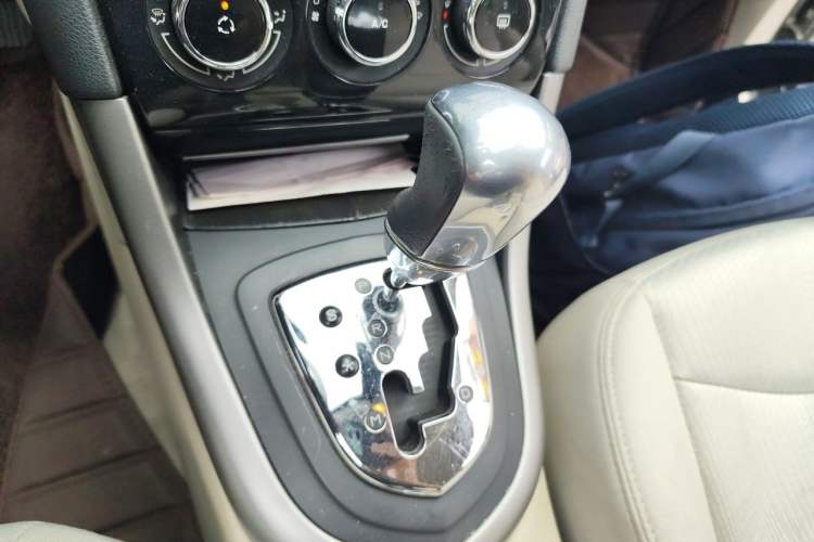 Used Peugeot 408 2013 2.0L Automatic Comfort Edition Gear Lever