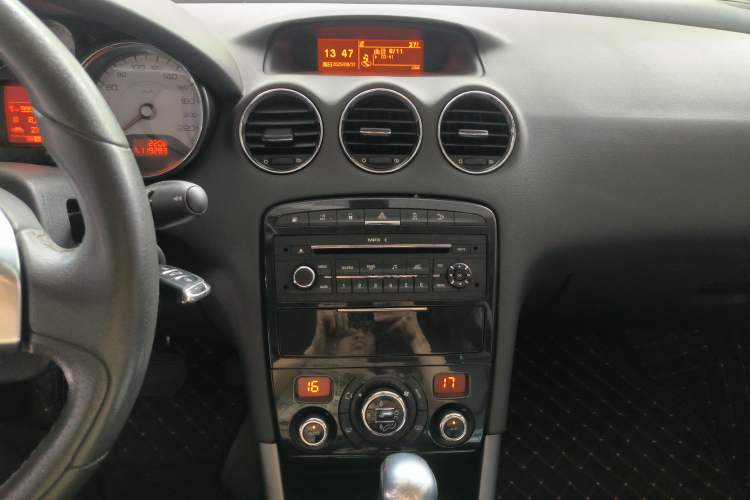 Used Peugeot 408 2013 2.0L Automatic Luxury Edition Audio And AC Panel