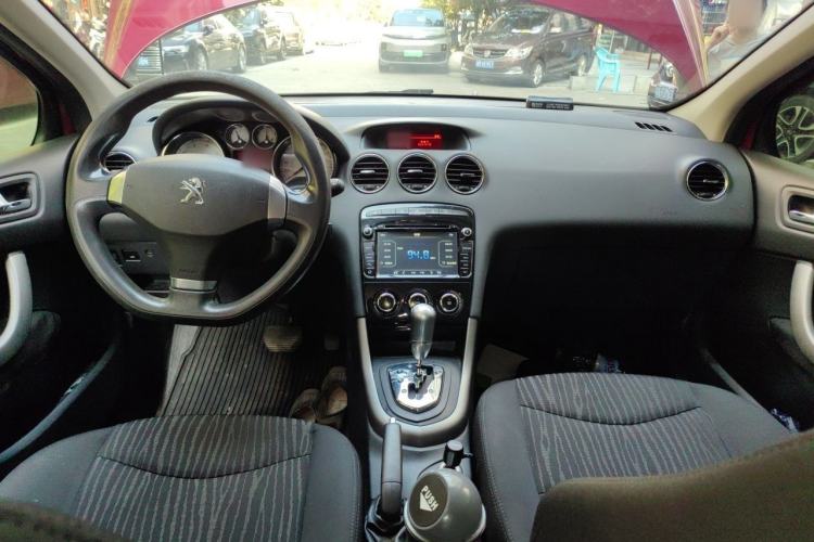 Used Peugeot 408 2013 2.0L Automatic Comfort Edition Center Console