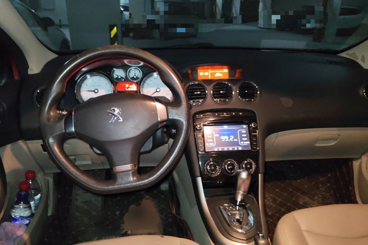 Used Peugeot 408 2013 1.6L Automatic Comfort Edition Center Console