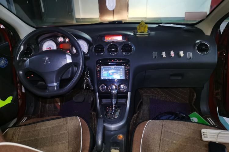 Used Peugeot 408 2013 1.6L Automatic Comfort Edition Center Console