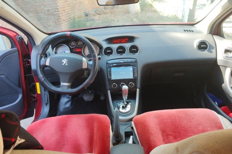 Used Peugeot 408 2013 2.0L Automatic Comfort Edition Center Console