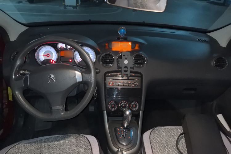 Used Peugeot 408 2013 2.0L Automatic Comfort Edition Center Console