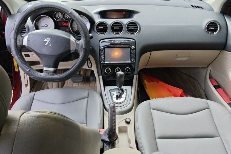 Used Peugeot 408 2013 2.0L Automatic Comfort Edition Center Console
