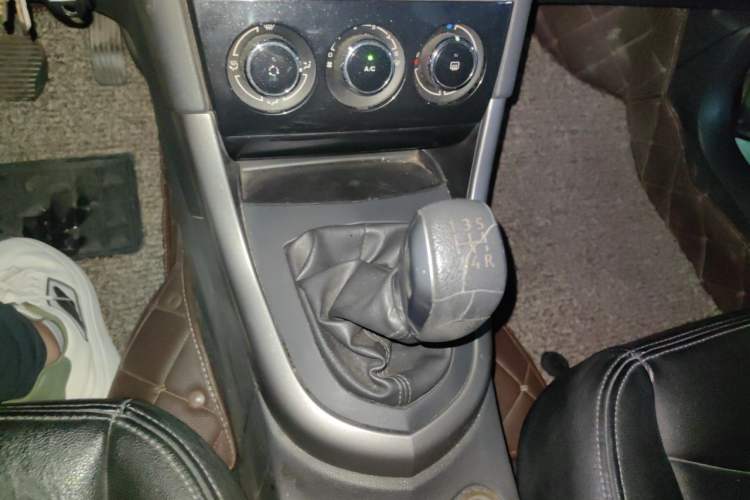 Used Peugeot 408 2013 1.6L Manual Comfort Edition Gear Lever