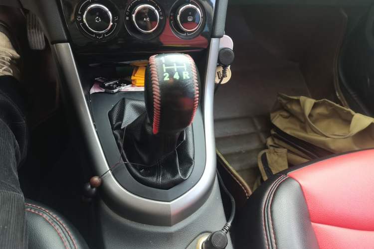 Used Peugeot 408 2013 1.6L Manual Comfort Edition Gear Lever