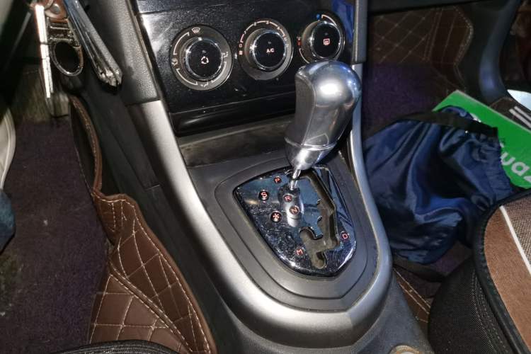 Used Peugeot 408 2013 1.6L Automatic Comfort Edition Gear Lever
