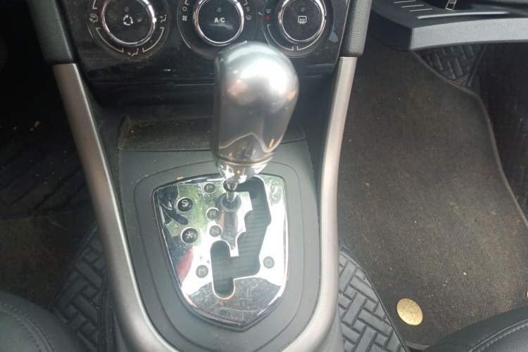 Used Peugeot 408 2013 2.0L Automatic Comfort Edition Gear Lever