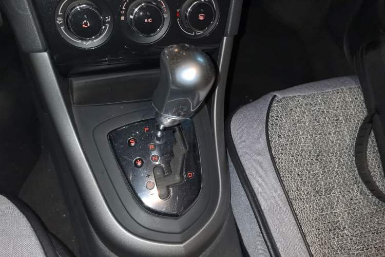 Used Peugeot 408 2013 2.0L Automatic Comfort Edition Gear Lever
