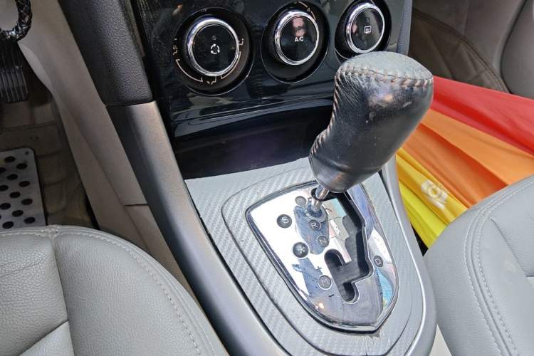 Used Peugeot 408 2013 2.0L Automatic Comfort Edition Gear Lever