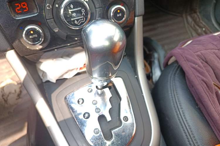 Used Peugeot 408 2013 2.0L Automatic Luxury Edition Gear Lever