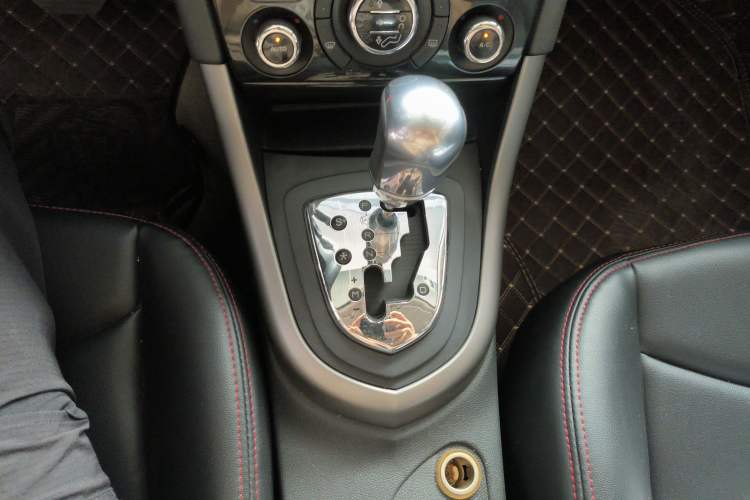 Used Peugeot 408 2013 2.0L Automatic Luxury Edition Gear Lever