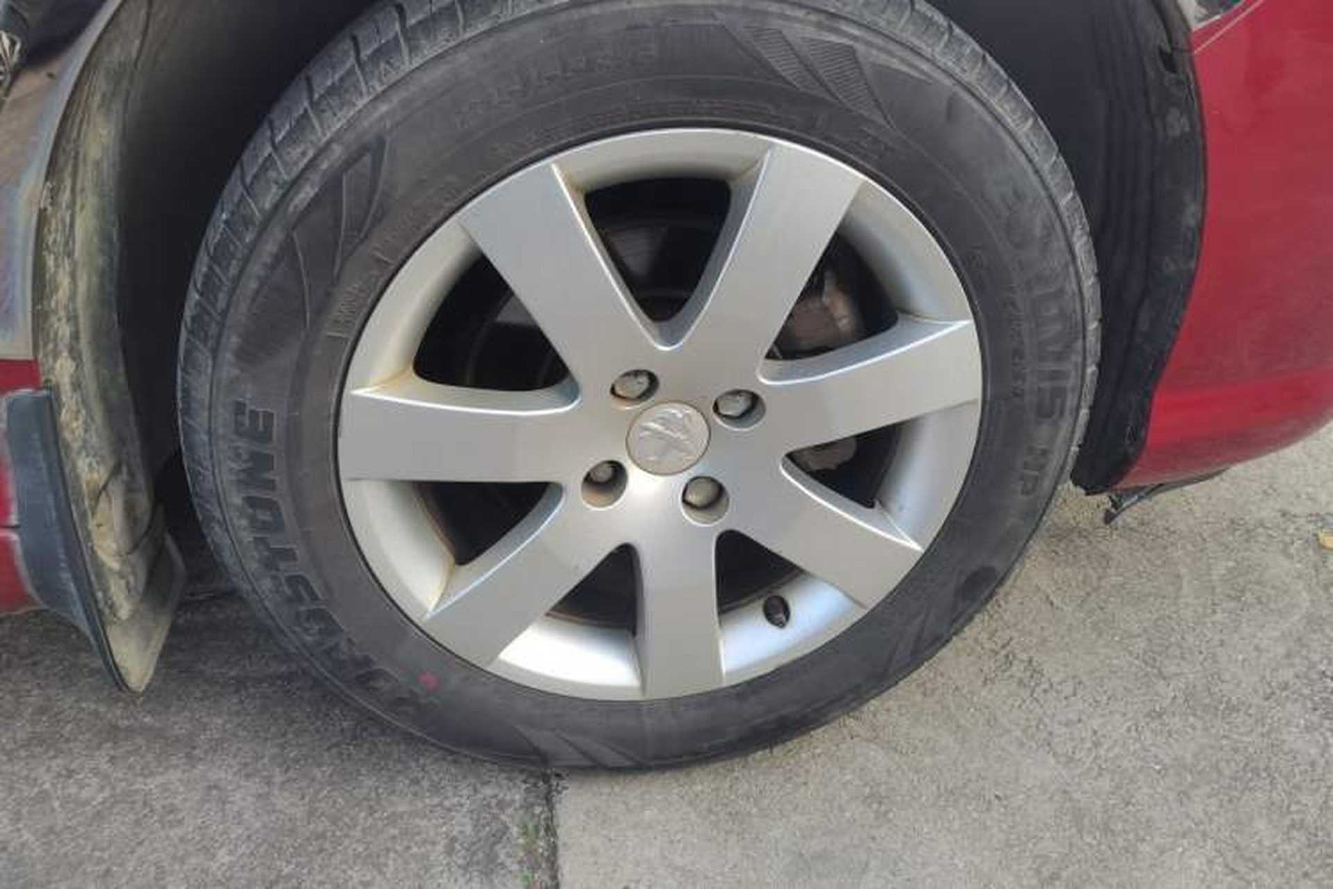Used Peugeot 408 2013 1.6L Manual Comfort Edition Right Front Wheel Hub