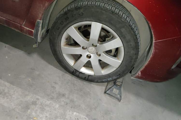 Used Peugeot 408 2013 1.6L Automatic Comfort Edition Right Front Wheel Hub
