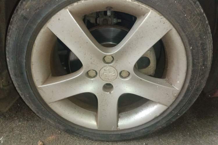 Used Peugeot 408 2013 2.0L Automatic Comfort Edition Right Front Wheel Hub