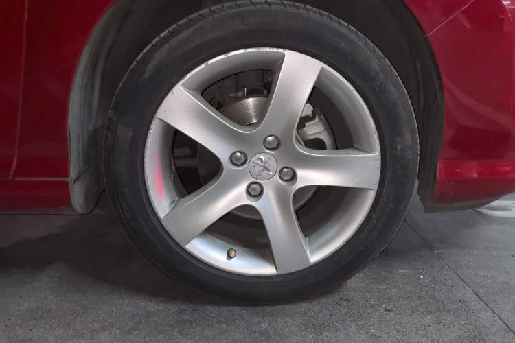 Used Peugeot 408 2013 2.0L Automatic Comfort Edition Right Front Wheel Hub