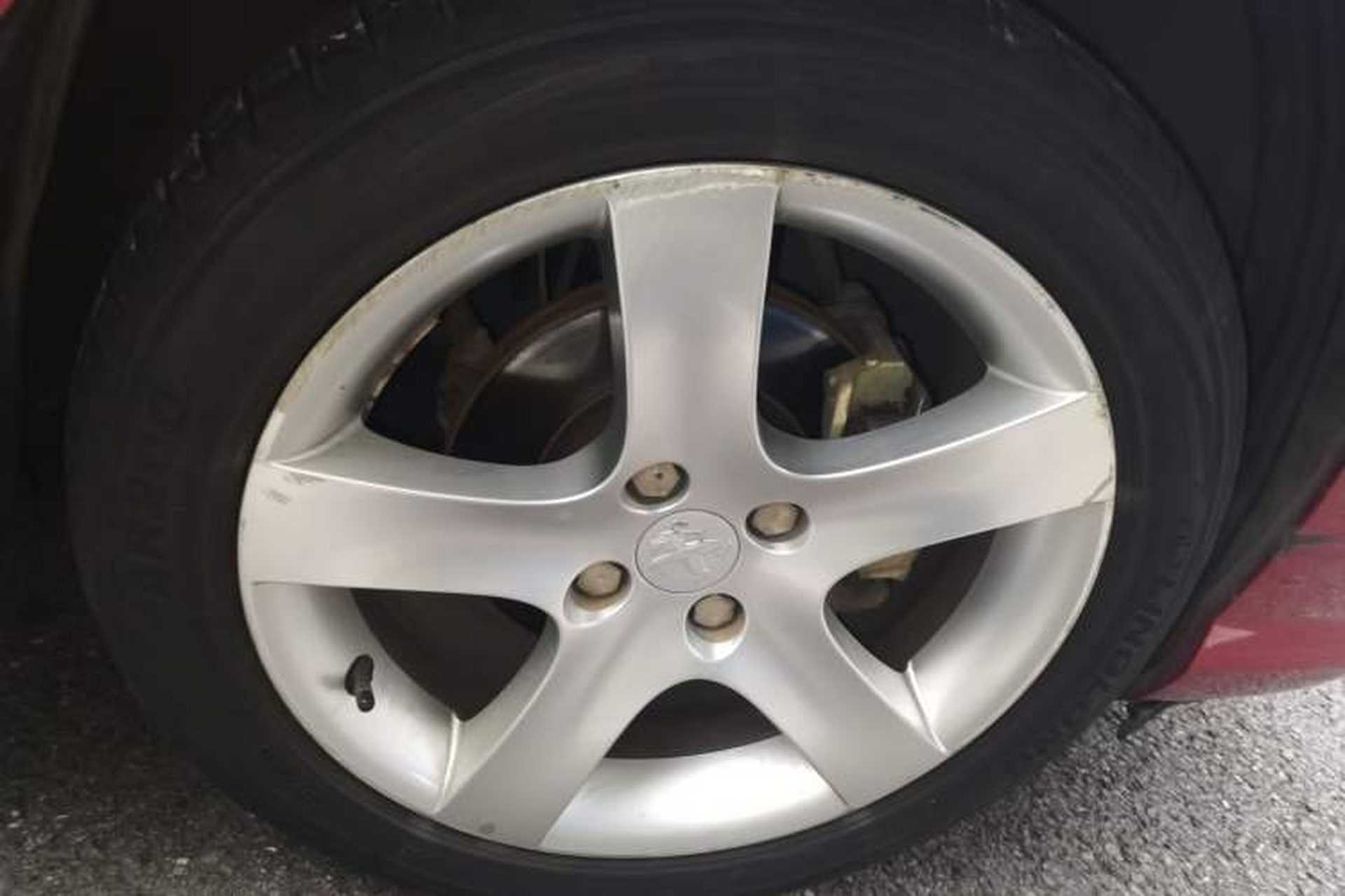 Used Peugeot 408 2013 2.0L Automatic Comfort Edition Right Front Wheel Hub