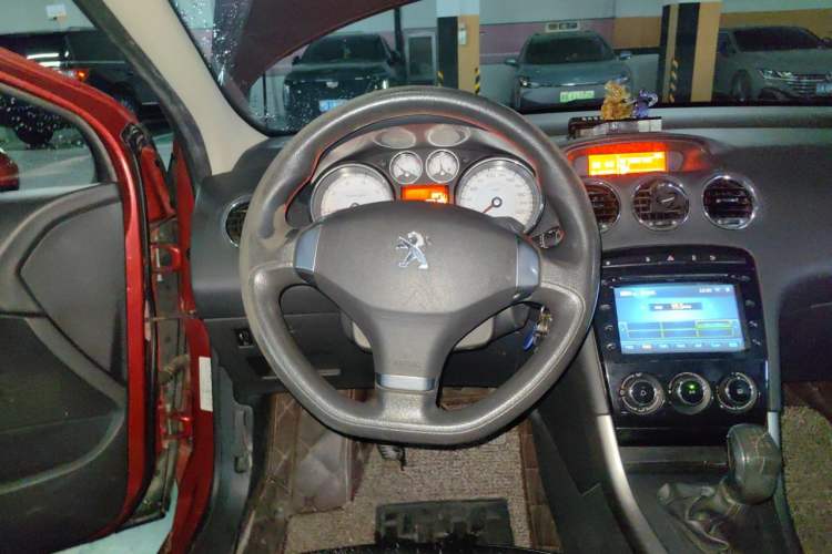 Used Peugeot 408 2013 1.6L Manual Comfort Edition Steering Wheel