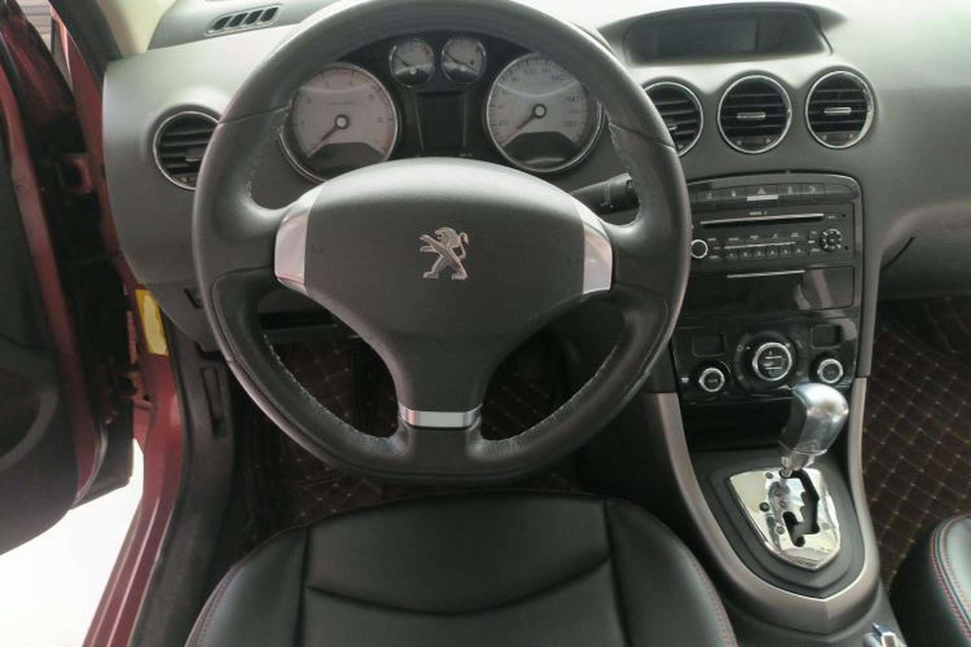 Used Peugeot 408 2013 2.0L Automatic Luxury Edition Steering Wheel